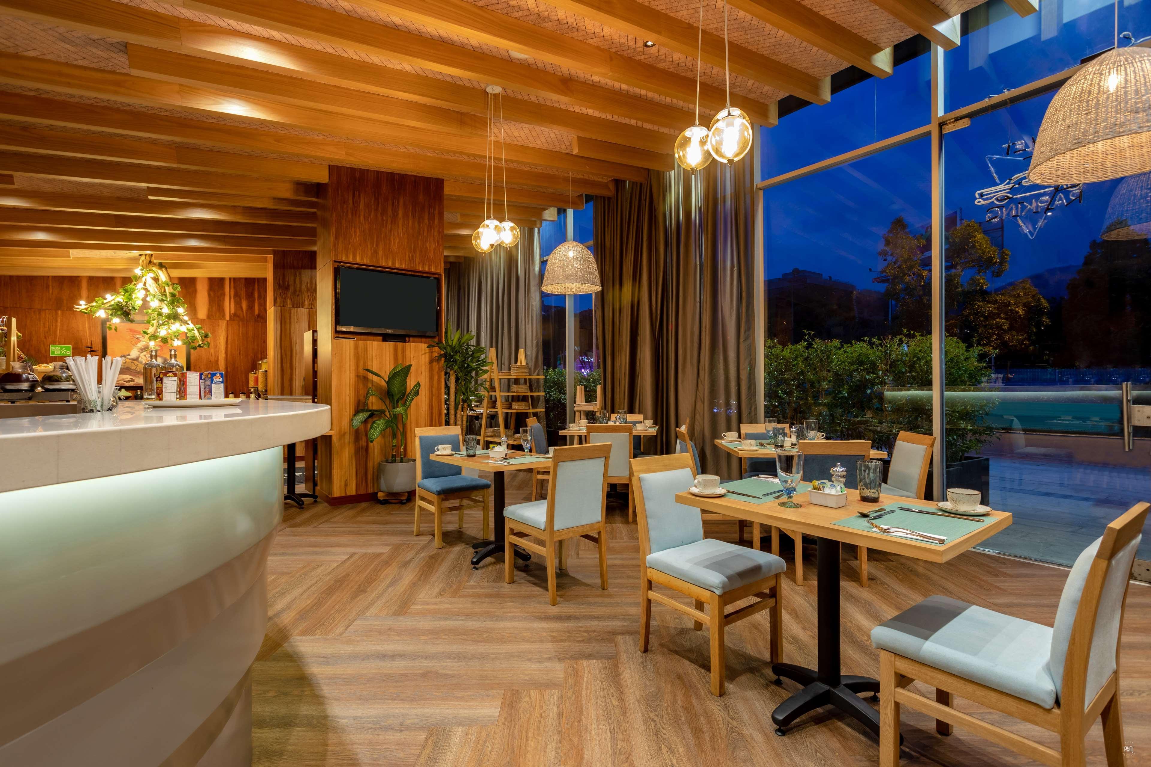Sonesta Hotel Bogota Exterior photo The restaurant