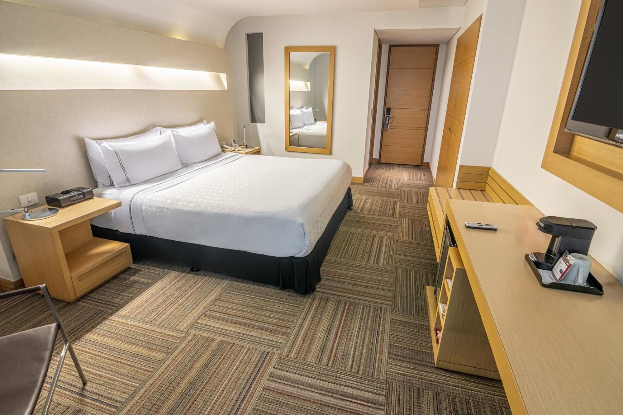 Sonesta Hotel Bogota Exterior photo A room at the hotel